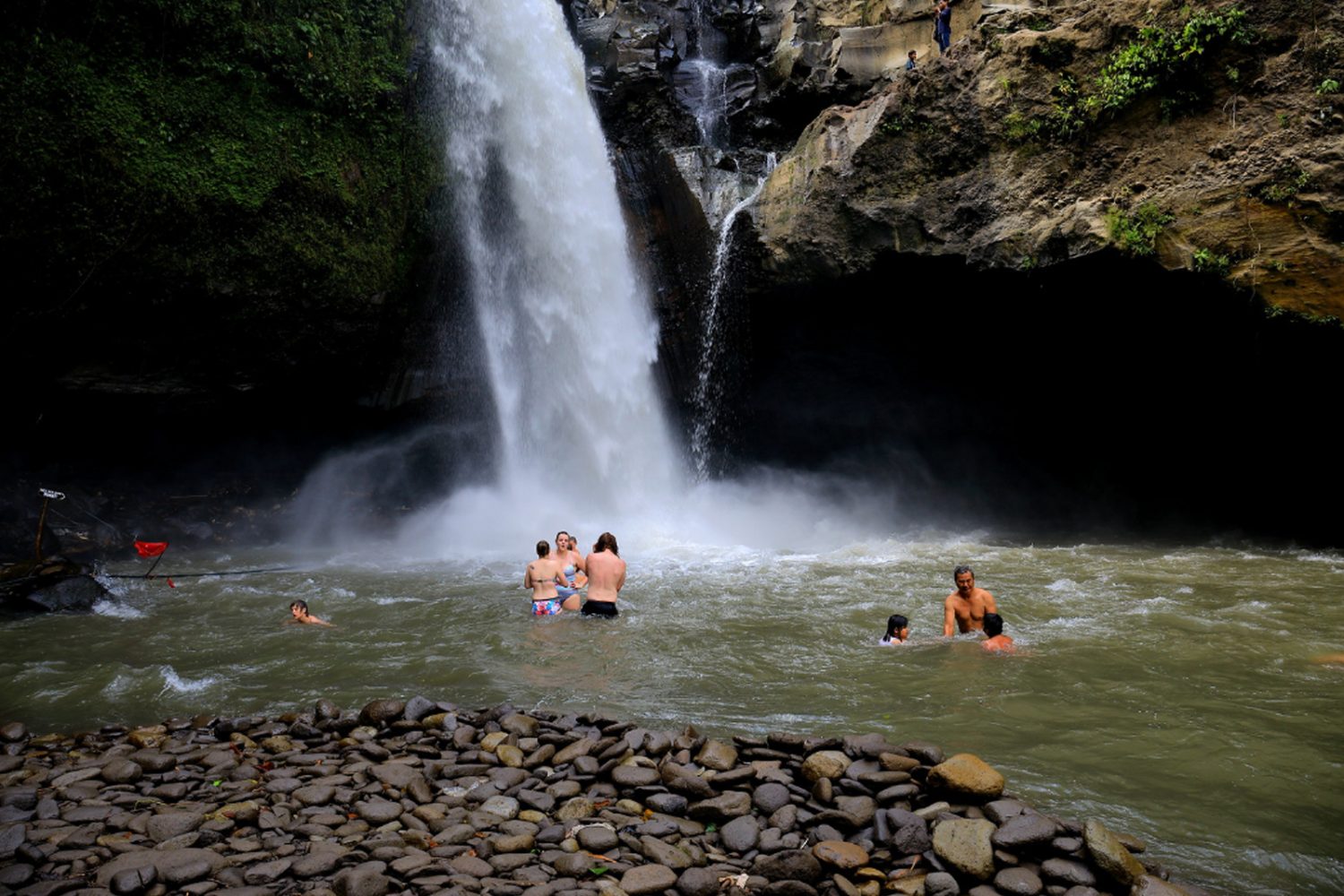 tegenungan waterfall bali tour4